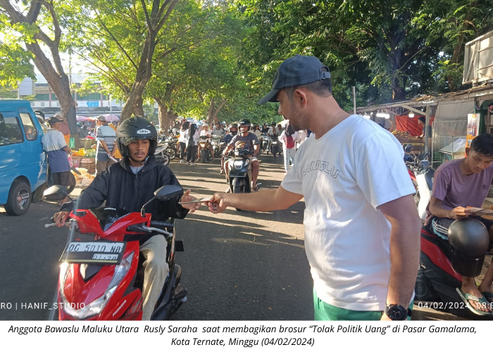 Berikan Edukasi, Bawaslu Maluku Utara Sebarkan Brosur â€œTolak Politik Uang"