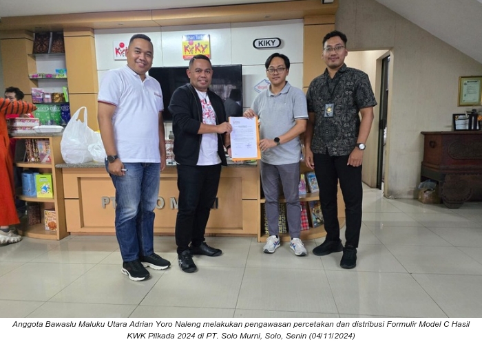 Adrian Pantau Proses Produksi Formulir Model C Hasil KWK Pilkada di PT. Solo Murni