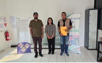 Rusly Awasi Pengadaan Segel Pilkada di PT. Betawimas Cemerlang, Bekasi