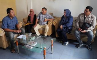 Awasi dan Uji Coba Tinta Pilkada di Kuningan, Masita Pastikan Kualitas dan Keamanan