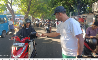 Berikan Edukasi, Bawaslu Maluku Utara Sebarkan Brosur â€œTolak Politik Uang"