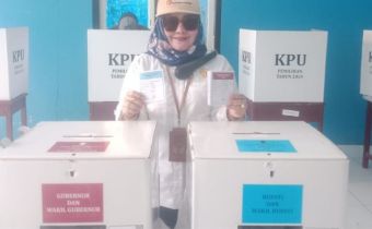 Masita Salurkan Hak Pilih dan Awasi Pencoblosan di Halmahera Tengah